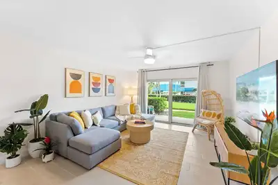 Image de Beachfront Condo w/ Pool, Pier Access & Chic Design!