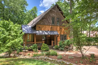 Image de Bearwallow Retreat by Carolina Mornings | Chef’s Kitchen +Biltmore Pass 🏡