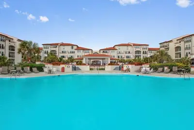 Image de Villa Capriani 1br Beachfront Escape-Pool, Hot Tubs & Resort-Style Amenities