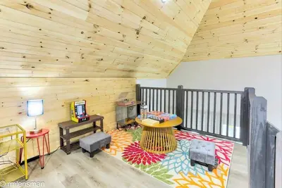 Image de The Hut House 3br, 3ba, Game Room Massage Chair!