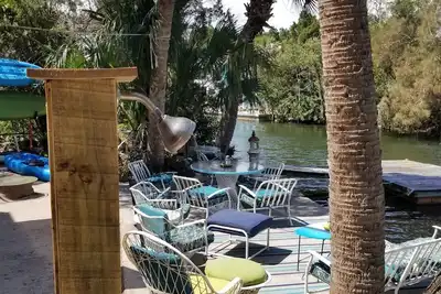 Image de Top Floor Tropical Tree-house Waterfront Gulf & natural springs wildlife retreat
