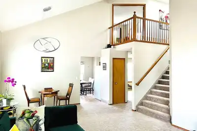 Image de Artsy home close to Usafa with fireplace and patio