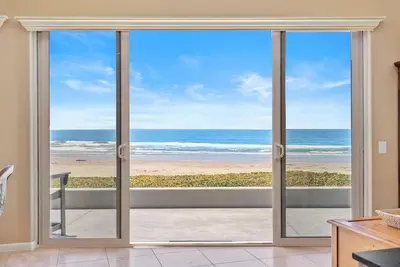 Image de Impeccable Toro Lane Beachfront Home!
