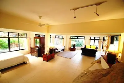 Image de Huge Sunset Suite avec vue imprenable sur la mer et le jardin