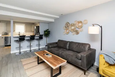 Image de A Private Boho-Modern Stay Minutes to Downtown w/ King Bed and Hidden Nook!