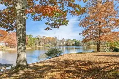 Image de Family Lake Retreat with Bar & Game-room