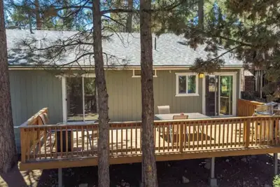 Image de Cozy Bear🐻Family Cabin-house🐻 🕹Game room