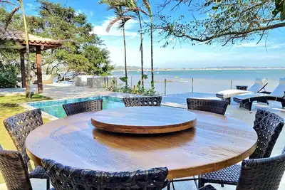Image de Exclusive Beach House Praia de Manguinhos - House on the sand.