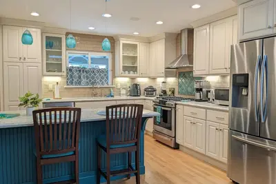 Image de Family friendly spacious 5br house with large backyard and kids playground