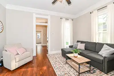 Image de Cheerful 2-bedroom Cottage in Downtown Noblesville