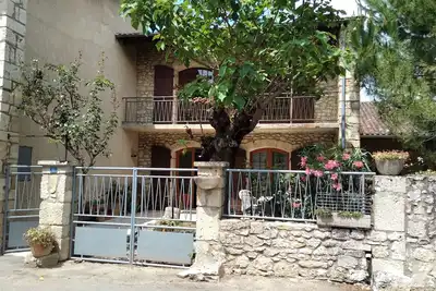 Image de Maison Rénovée Dans Village Gersois