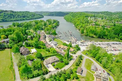 Image de 3 Bedroom Townhome next to Cheat Lake / Sunset Beach Marina!