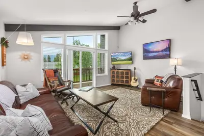 Image de Immaculate 3 bedroom with hot tub, Ac, close to golf course, Whitefish lake, Whitefish Trails!