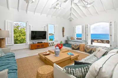 Image de Libellule Hillside property with direct access to Baie Rouge, Breathtaking views