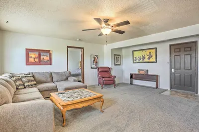 Image de Peaceful Chadron Apartment in Historic Hotel!
