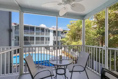 Image de Sugary Sands 1 Bed Condo and One Block to Beach!