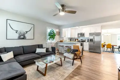 Image de 3 Br Beach Bungalow Minutes to the Beach! Dogs Allowed!