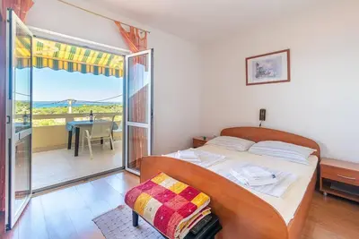 Image de Appartement d'une chambre avec la terrasse et la vue sur le mer Lun, Pag (A-19358-d)