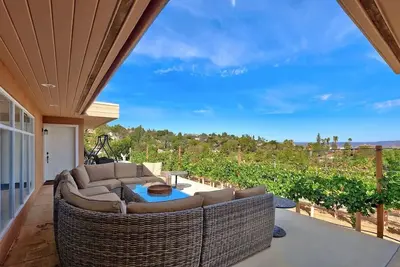 Image de Private Vineyard Estate w/ Guest House & Hot Tub