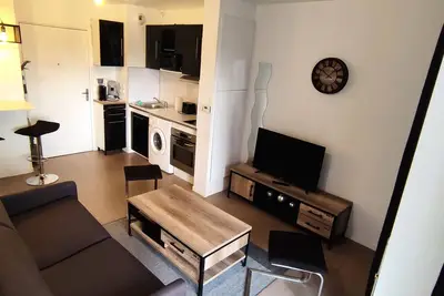 Image de Cozy apartment F1, 12 min from La Défense and Paris\/1min from the T2 tram