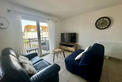 Image de Appartement spacieux - Balcon - à 50m de la plage