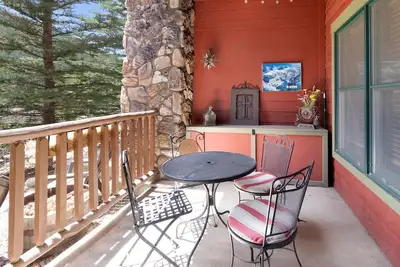 Image de Walk to Lift. Hot Tubs. Elevator. Close to Lake.