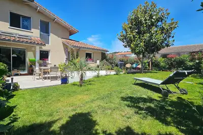 Image de Maison familiale avec jardin proche de l'océan et de la forêt