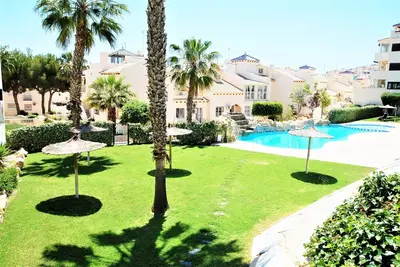 Image de Maison de vacances avec piscine partagée, terrasse et Wi-Fi