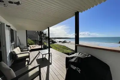 Image de Just Relax & - Absolute beachfront accommodation!