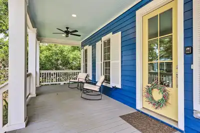 Image de Lovely Mobile Retreat w\/ Deck & Front Porch!