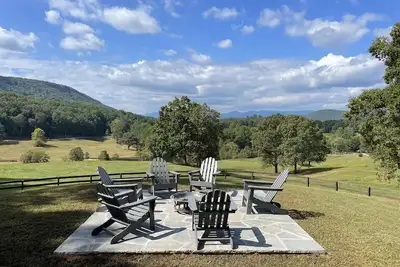 Image de Sautee Valley View - Sleeps 13 with Fireplace, Covered Porch, Pool Table, Firepit and Hot Tub
