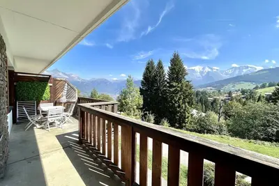 Image de Chalet Cosy avec Terrasse plein sud vue Mont Blanc