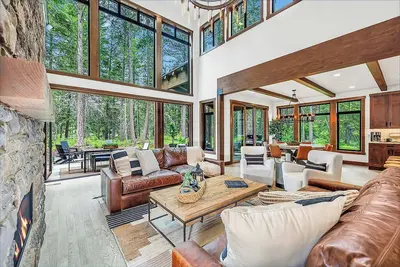 Image de 3rd Nt Free • Limited Avail • Ultimate 6bd/6 En-Suites Awaits! Weekday Luxury