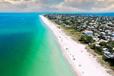Image de Coastal condo on Ami, 2 bedroom, community pool & Pet Friendly!