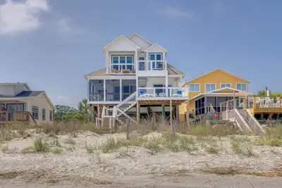 Image de Stunning ~ Remodeled ~Oceanfront Folly Beach House!