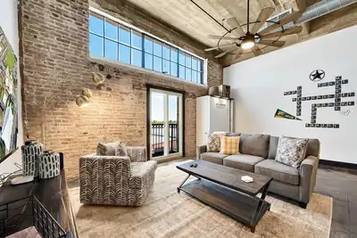 Image de The Beehive - The Buzz of Downtown Waco