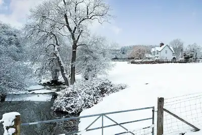 Image de Enjoying amazing views over the surrounding farmland, and beyond the Shropshire hills.