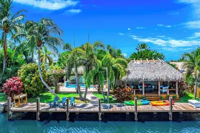 Image de Heated Pool + Kayaks! Tiki Hut & 1 Mile To Beach!