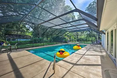 Image de Huge Lutz Family Retreat w/ Game Room & Pool!