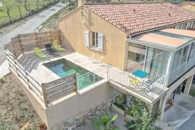 Image de Charmante maison de plain-pied, au calme, climatisée avec piscine<br>