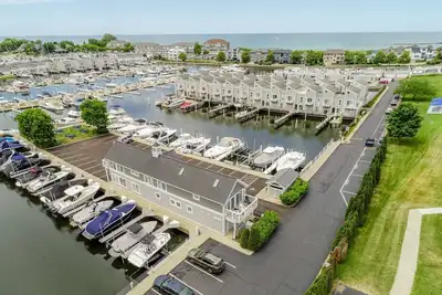 Image de Live the marina life in New Buffalo!