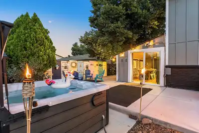 Image de 25mins to Denver*Red Rocks*Hot Tub*2 Fire Pits, 1. 5hrs to skiing, Pet Friendly