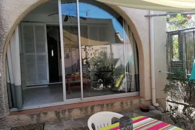 Image de Charmant appartement mer, en rez de jardin, Ă 1 min de la plage.