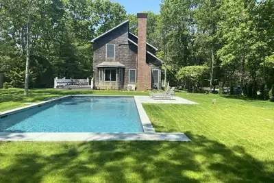 Image de Bird paradise, relaxing, new kitchen, heated salt gunite pool, near town & beach