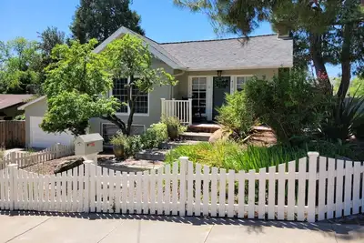 Image de Chateau Paso--Perfect Downtown Location! Easy Walk to Everything!