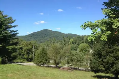 Image de Spacious 5br Mountain Farm Retreat w/ Hot Tub + Views. Near Asheville.