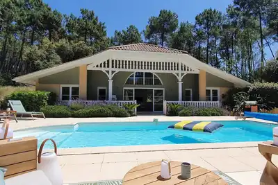 Image de charming villa between the lake and the sea