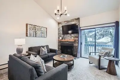 Image de Gorgeously Renovated Property, Steps from In-town Shuttle, Pool