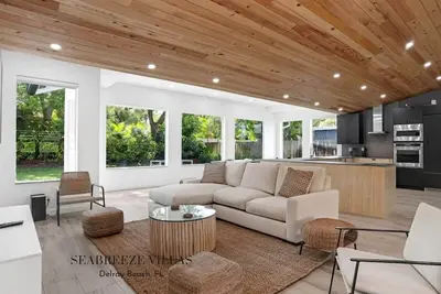Image de Stunning Modern Coastal Villa - The 3 Palms!