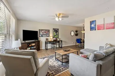 Image de Bbq+Gym+King Bed+Arcade Games+Tetherball+Covered Patio+Pancakes+Coffee